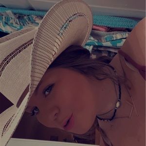 Meet your Posher, Kelby